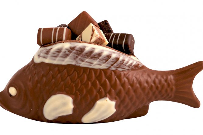 Poisson garni chocolat au lait et bonbons de chocolats